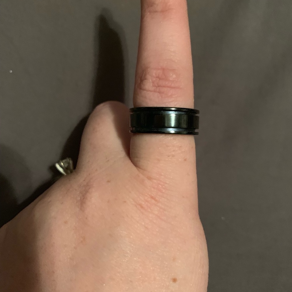 Men’s wedding ring